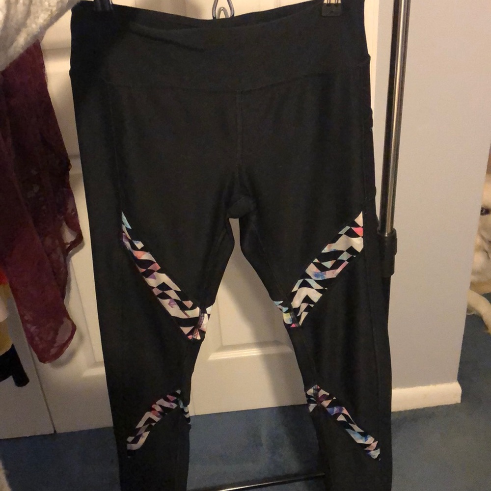 Leggings with pattern design and side pocket